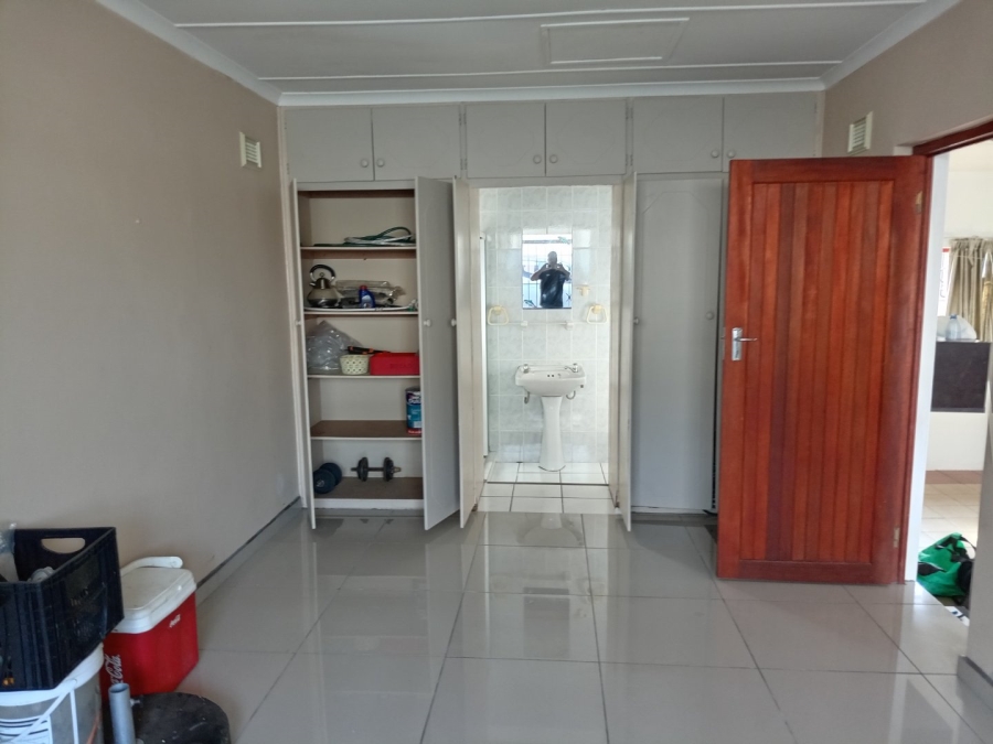 4 Bedroom Property for Sale in Uvongo Beach KwaZulu-Natal