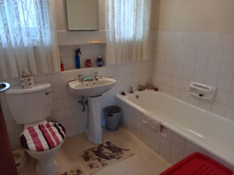 5 Bedroom Property for Sale in Shelly Beach KwaZulu-Natal