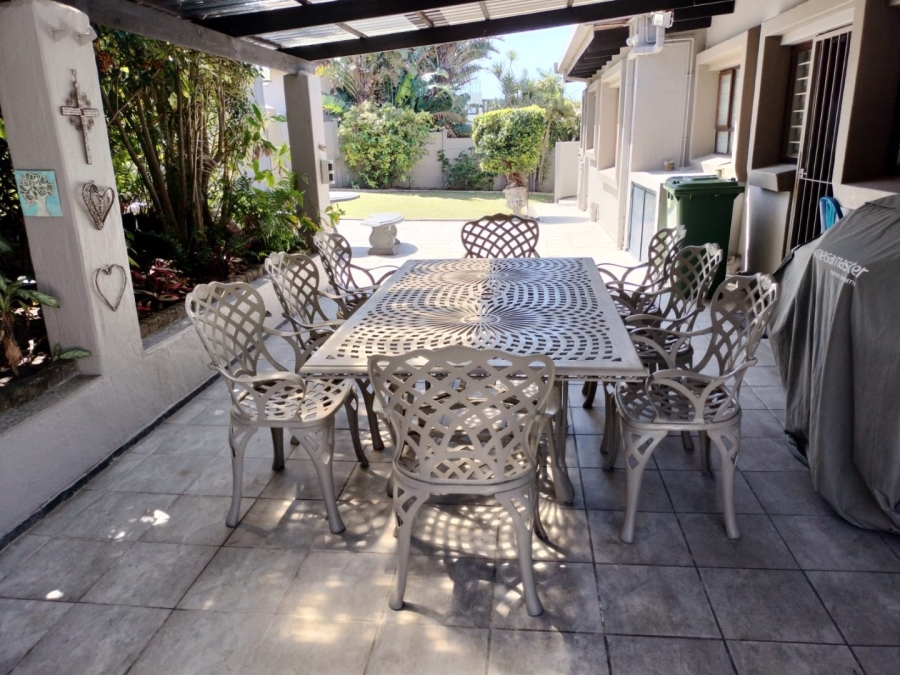 5 Bedroom Property for Sale in Manaba Beach KwaZulu-Natal