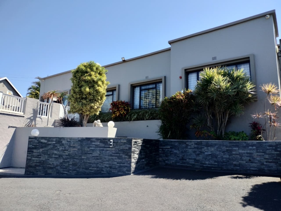 5 Bedroom Property for Sale in Manaba Beach KwaZulu-Natal