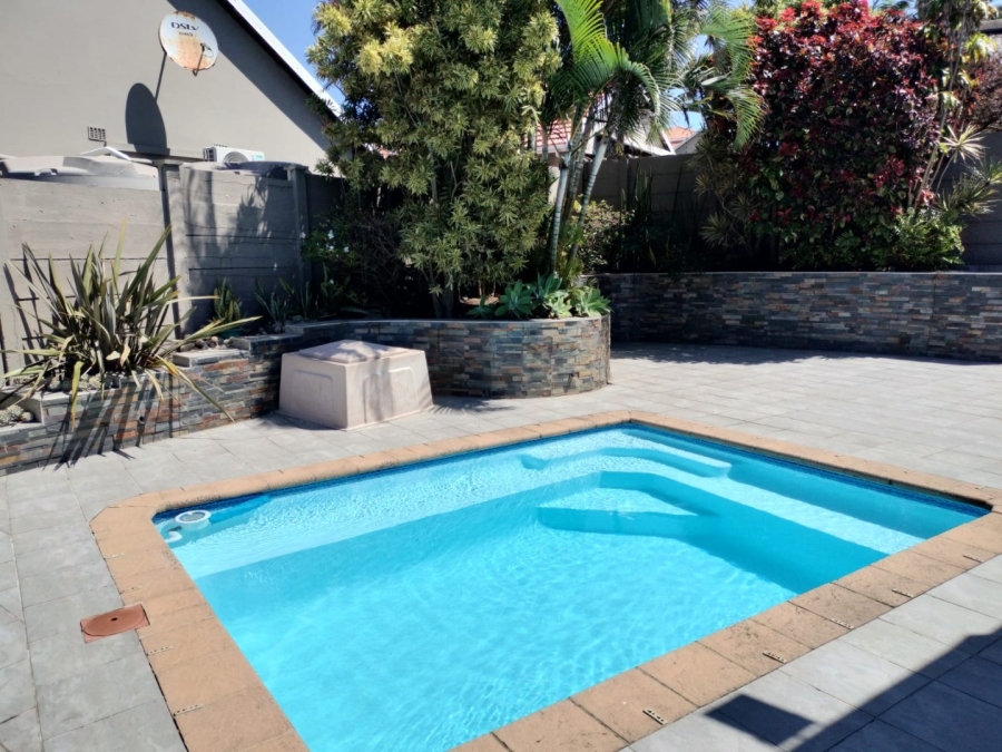 5 Bedroom Property for Sale in Manaba Beach KwaZulu-Natal