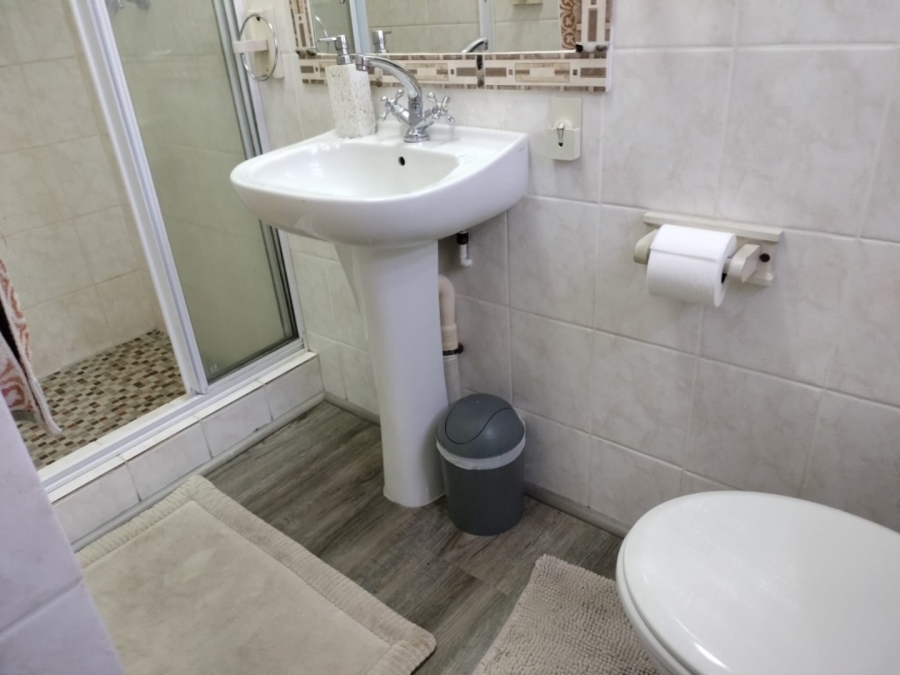 5 Bedroom Property for Sale in Manaba Beach KwaZulu-Natal