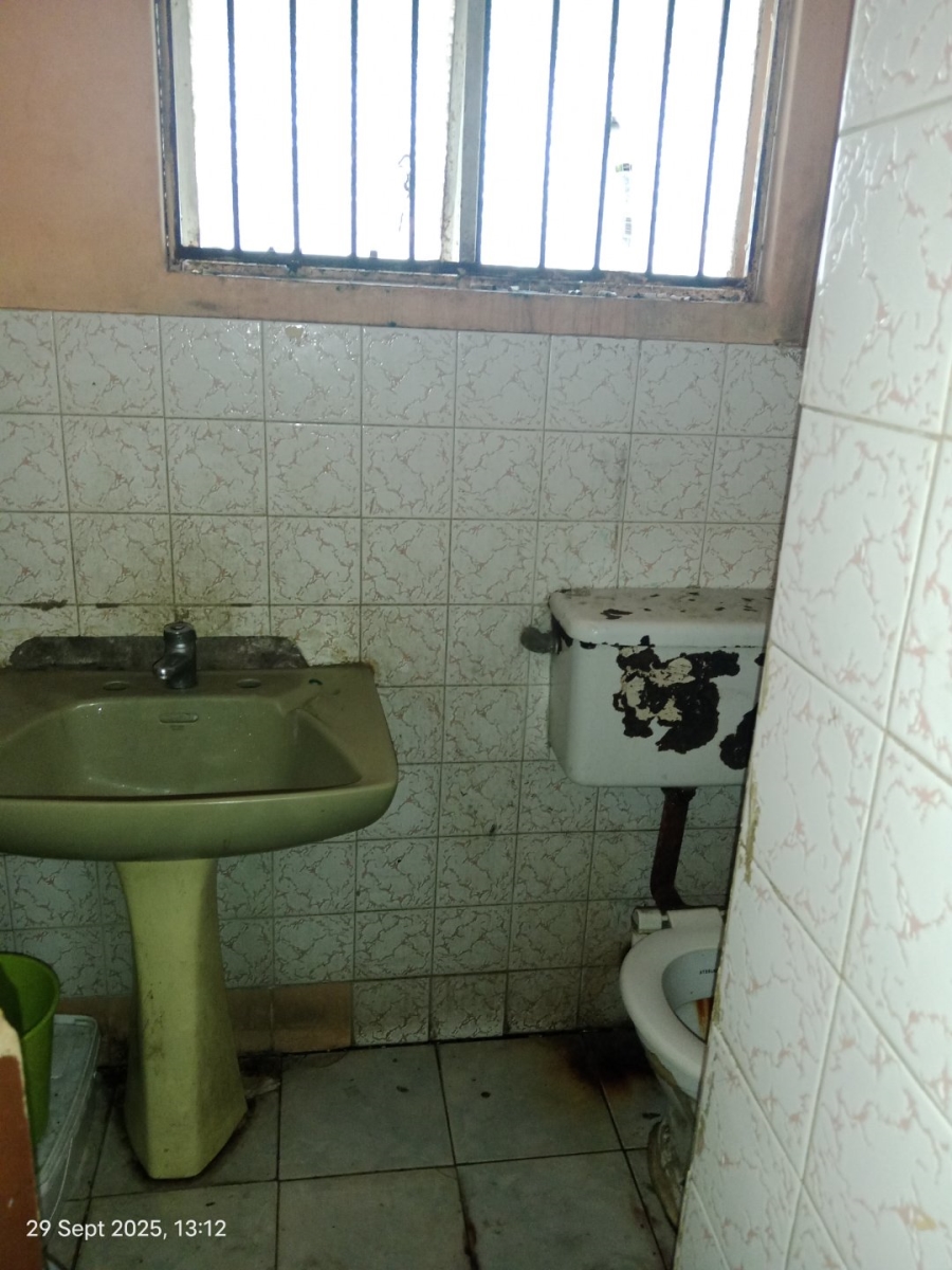 6 Bedroom Property for Sale in Raisethorpe KwaZulu-Natal