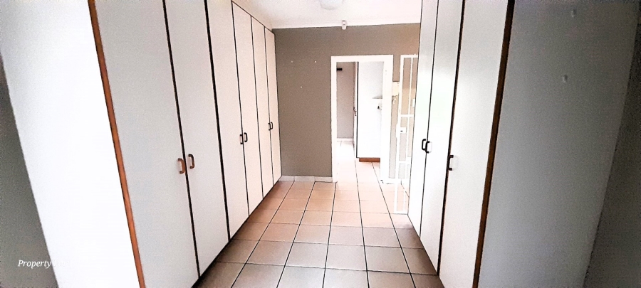 4 Bedroom Property for Sale in Umtentweni KwaZulu-Natal