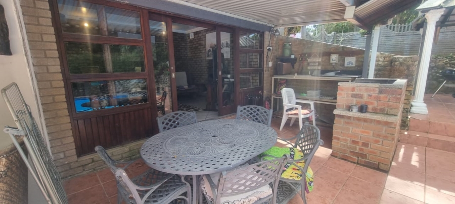 4 Bedroom Property for Sale in Umtentweni KwaZulu-Natal