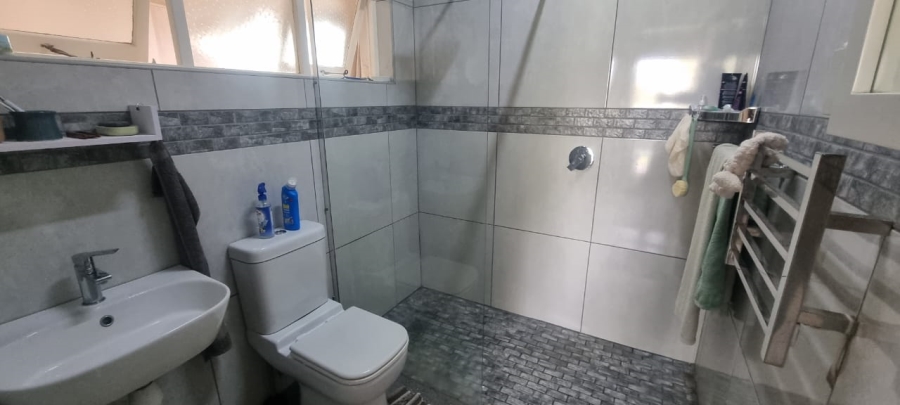 4 Bedroom Property for Sale in Umtentweni KwaZulu-Natal