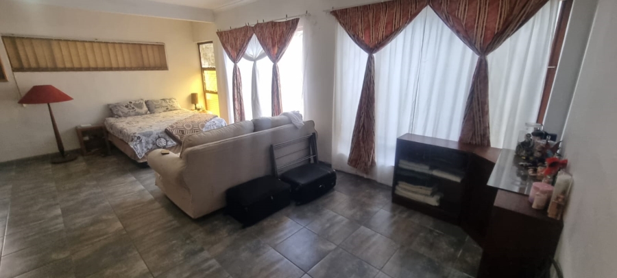 4 Bedroom Property for Sale in Umtentweni KwaZulu-Natal