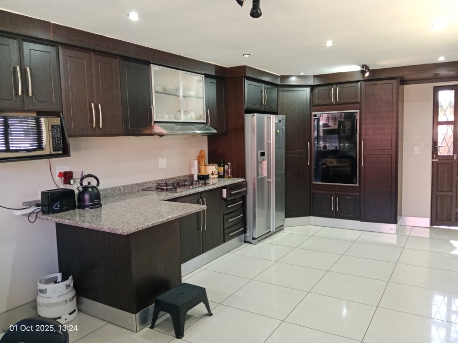 6 Bedroom Property for Sale in Mountain Rise KwaZulu-Natal