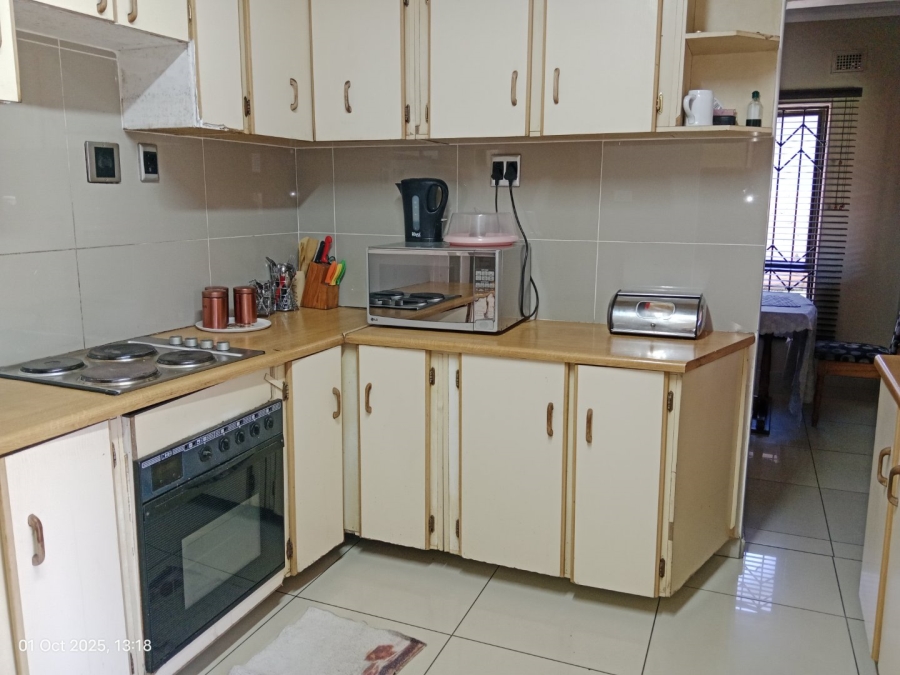 6 Bedroom Property for Sale in Mountain Rise KwaZulu-Natal
