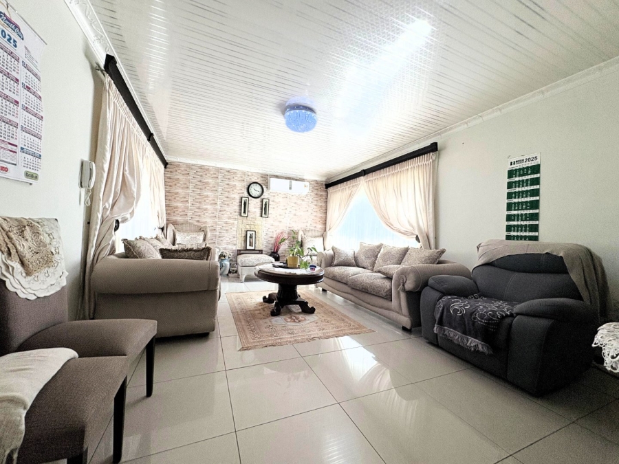 3 Bedroom Property for Sale in Sunnyridge KwaZulu-Natal