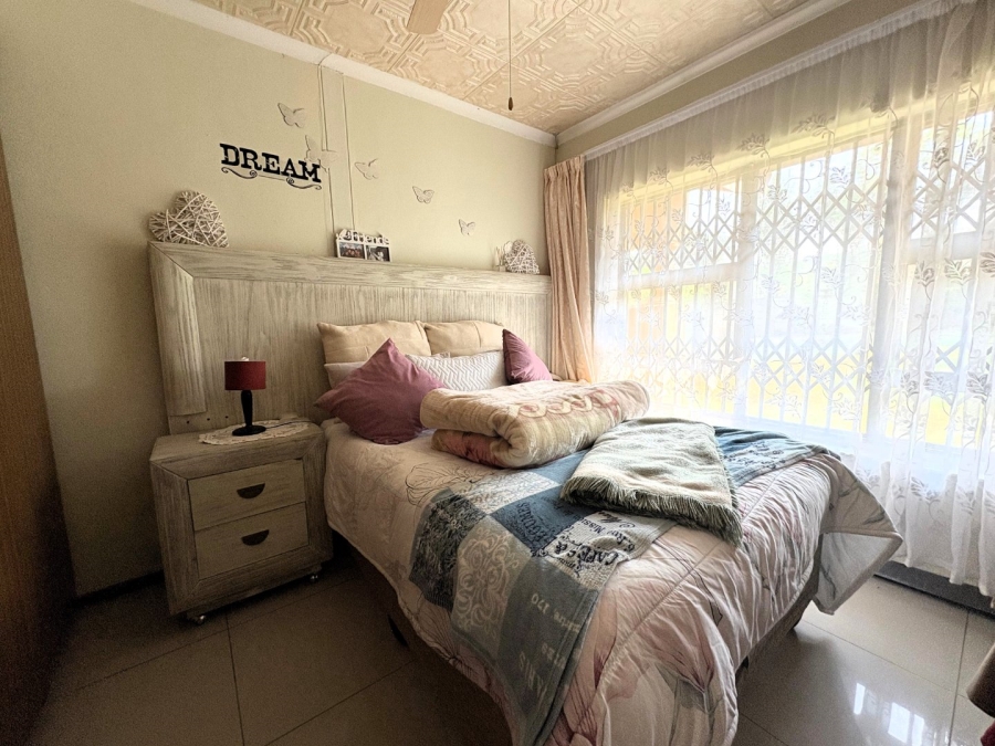 3 Bedroom Property for Sale in Sunnyridge KwaZulu-Natal