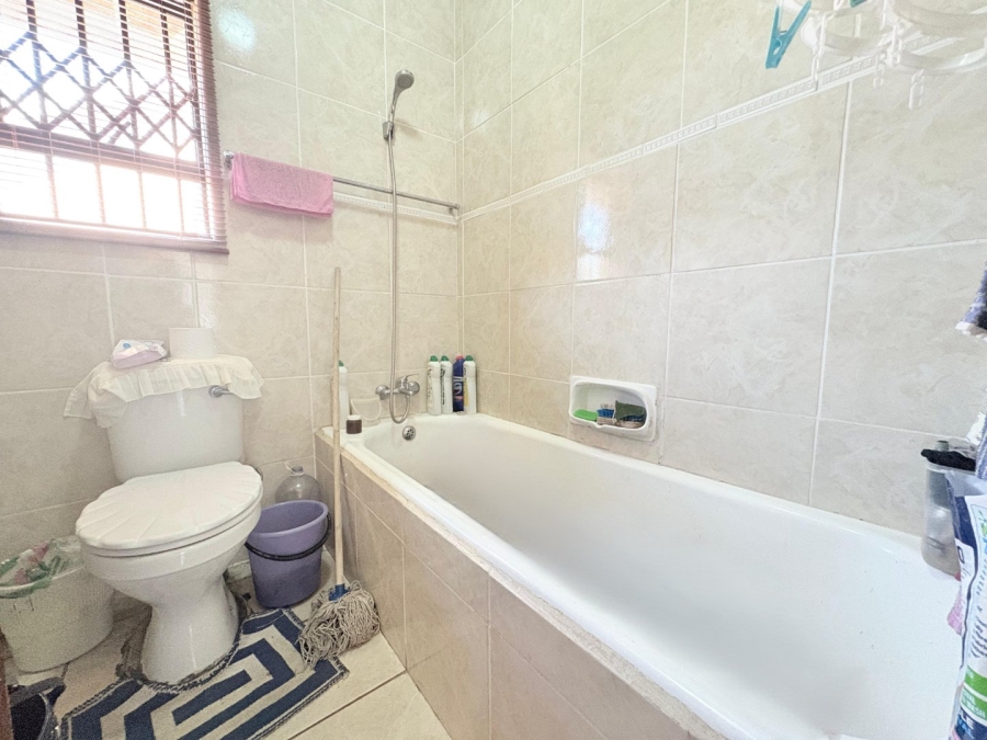 3 Bedroom Property for Sale in Sunnyridge KwaZulu-Natal