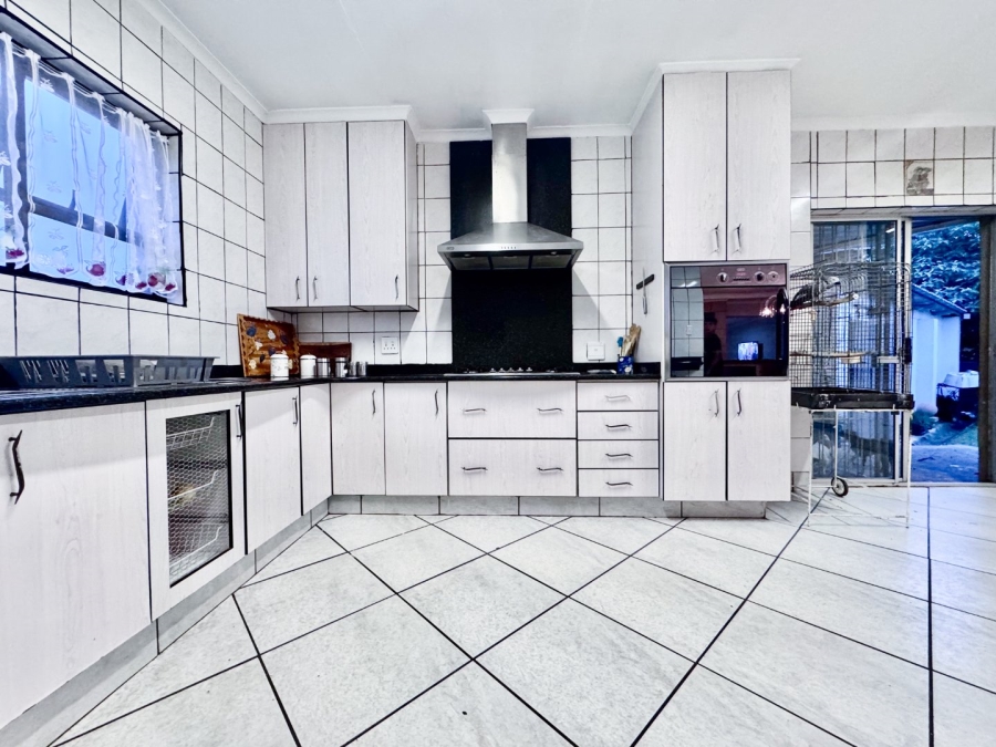 4 Bedroom Property for Sale in Sunnyridge KwaZulu-Natal