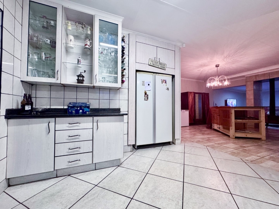 4 Bedroom Property for Sale in Sunnyridge KwaZulu-Natal