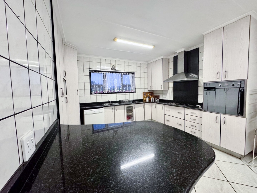 4 Bedroom Property for Sale in Sunnyridge KwaZulu-Natal