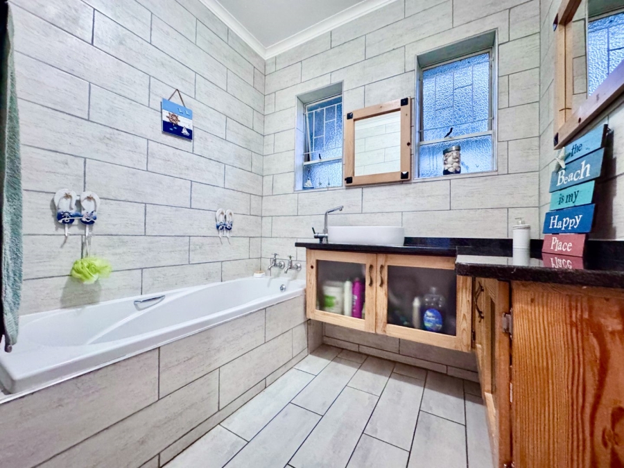 4 Bedroom Property for Sale in Sunnyridge KwaZulu-Natal