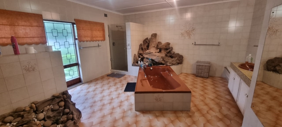 4 Bedroom Property for Sale in Umtentweni KwaZulu-Natal