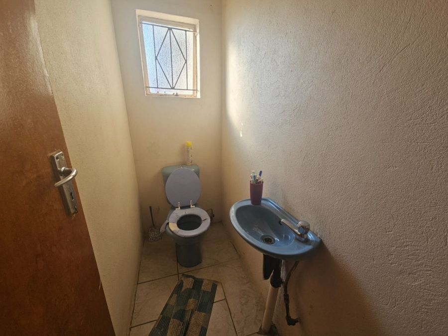 4 Bedroom Property for Sale in Osizweni KwaZulu-Natal