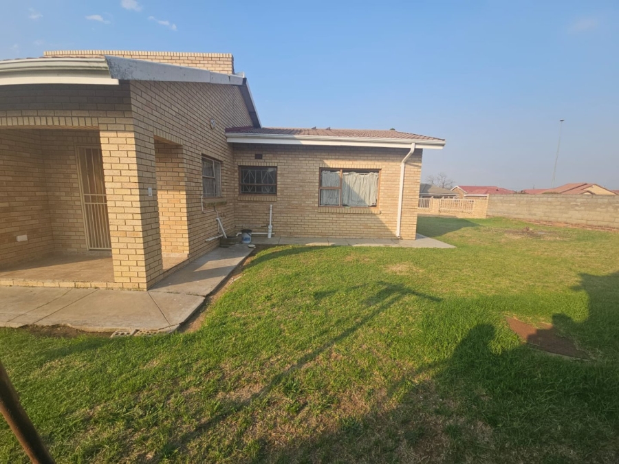 4 Bedroom Property for Sale in Osizweni KwaZulu-Natal