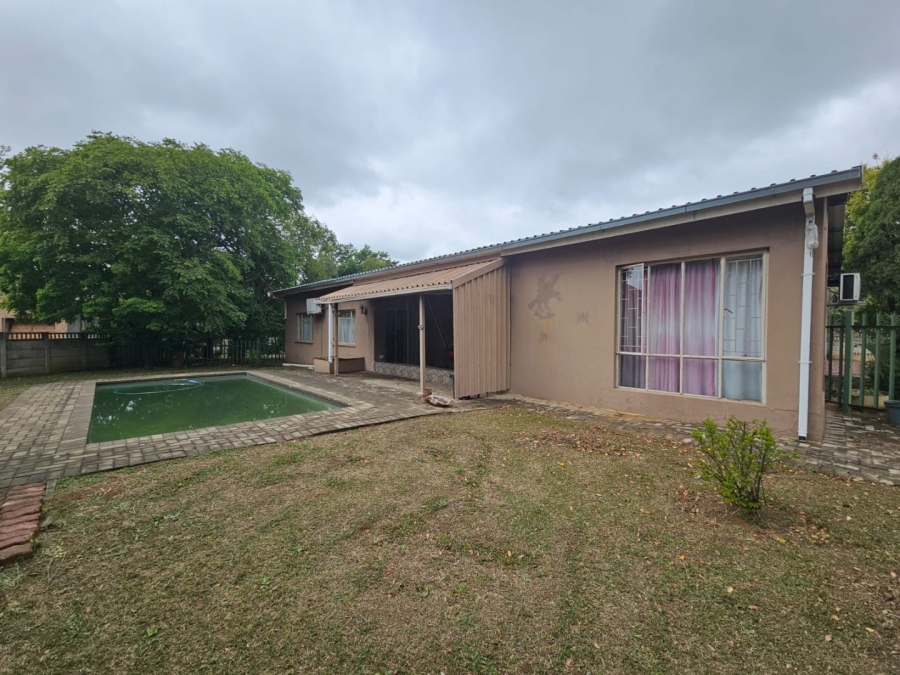 4 Bedroom Property for Sale in Barry Hertzog Park KwaZulu-Natal
