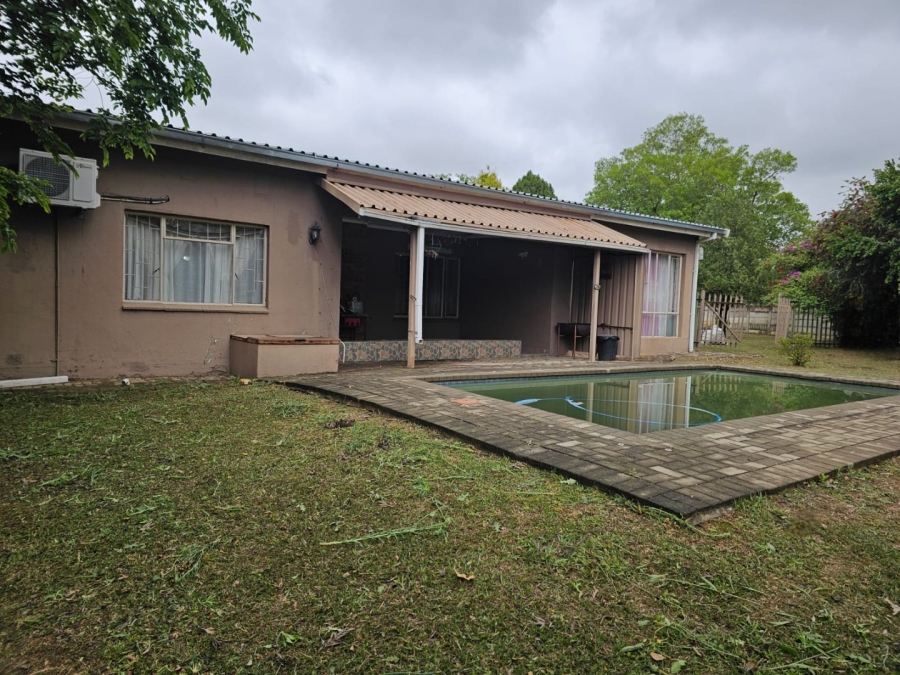 4 Bedroom Property for Sale in Barry Hertzog Park KwaZulu-Natal