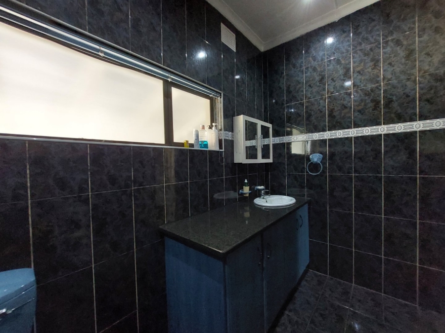 5 Bedroom Property for Sale in Dawnside KwaZulu-Natal