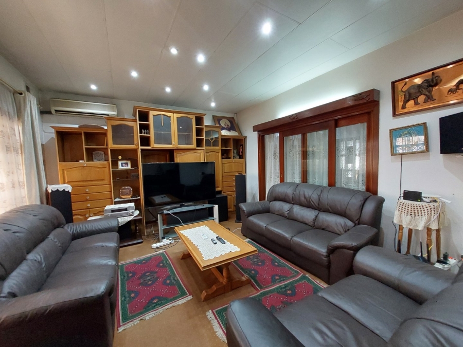5 Bedroom Property for Sale in Dawnside KwaZulu-Natal