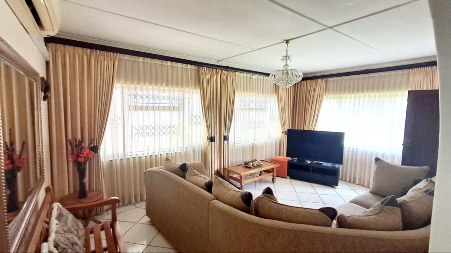 4 Bedroom Property for Sale in Oslo Beach KwaZulu-Natal