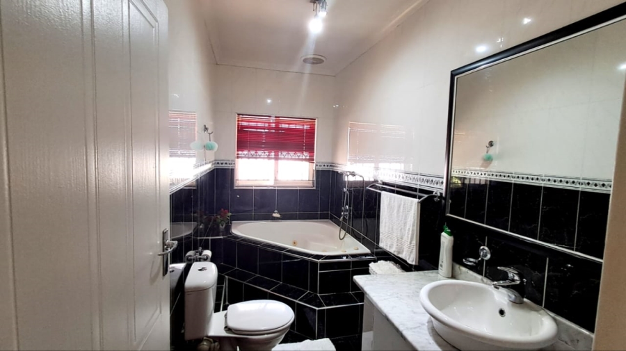 4 Bedroom Property for Sale in Oslo Beach KwaZulu-Natal
