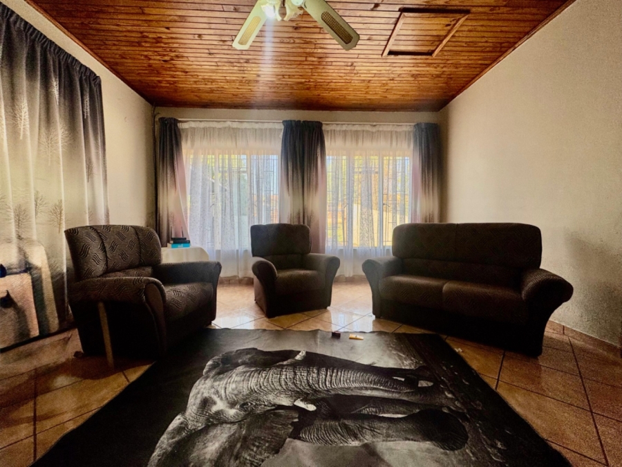 3 Bedroom Property for Sale in Lennoxton KwaZulu-Natal