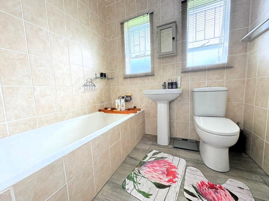 3 Bedroom Property for Sale in Sunnyridge KwaZulu-Natal