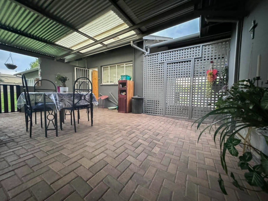 3 Bedroom Property for Sale in Sunnyridge KwaZulu-Natal
