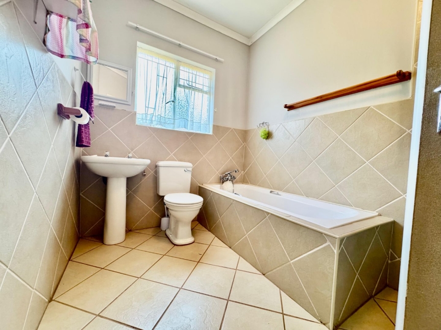 3 Bedroom Property for Sale in Sunnyridge KwaZulu-Natal