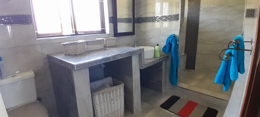 7 Bedroom Property for Sale in Uvongo KwaZulu-Natal
