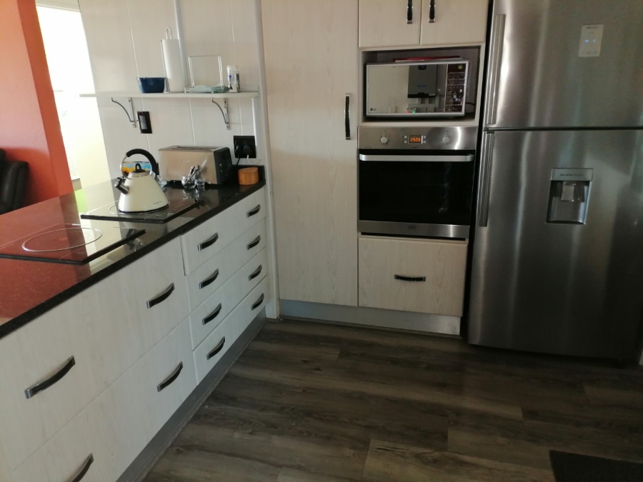 2 Bedroom Property for Sale in Uvongo KwaZulu-Natal