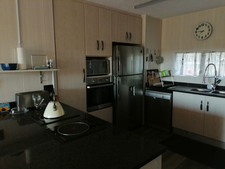 2 Bedroom Property for Sale in Uvongo KwaZulu-Natal