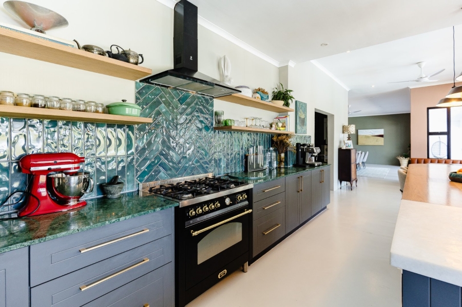 5 Bedroom Property for Sale in Umtentweni KwaZulu-Natal