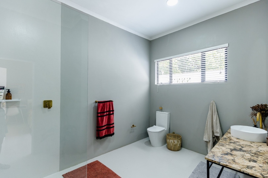 5 Bedroom Property for Sale in Umtentweni KwaZulu-Natal