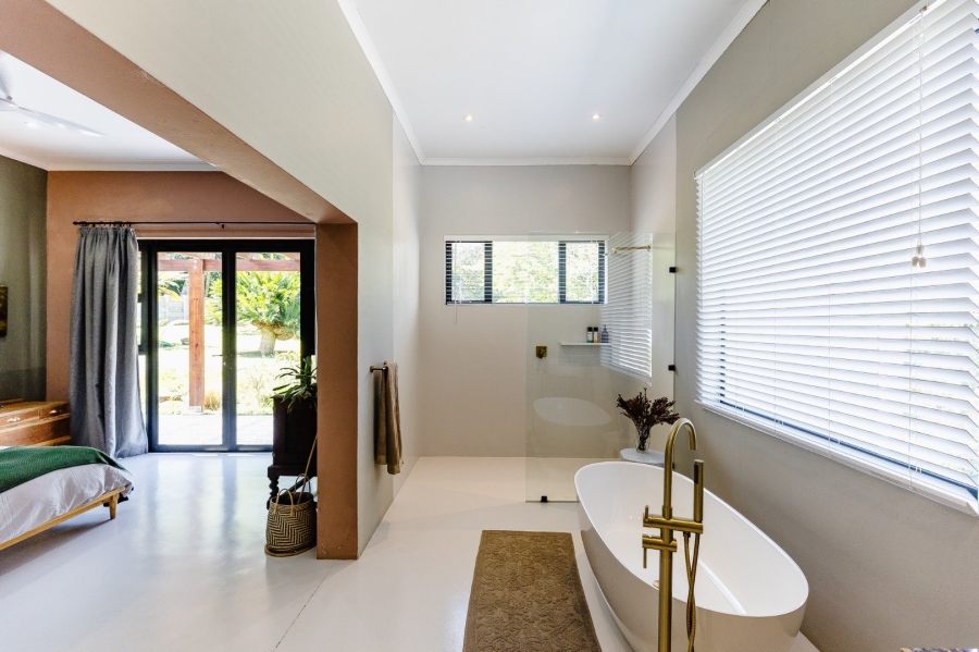 5 Bedroom Property for Sale in Umtentweni KwaZulu-Natal