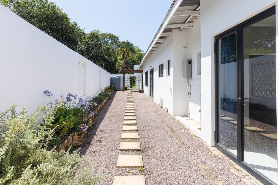5 Bedroom Property for Sale in Umtentweni KwaZulu-Natal