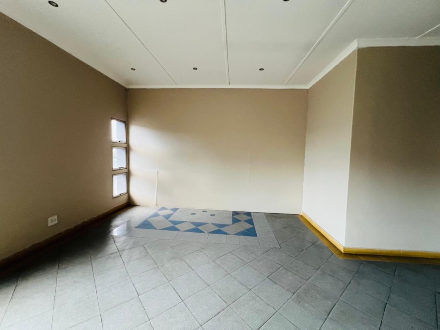 To Let commercial Property for Rent in Bulwer KwaZulu-Natal
