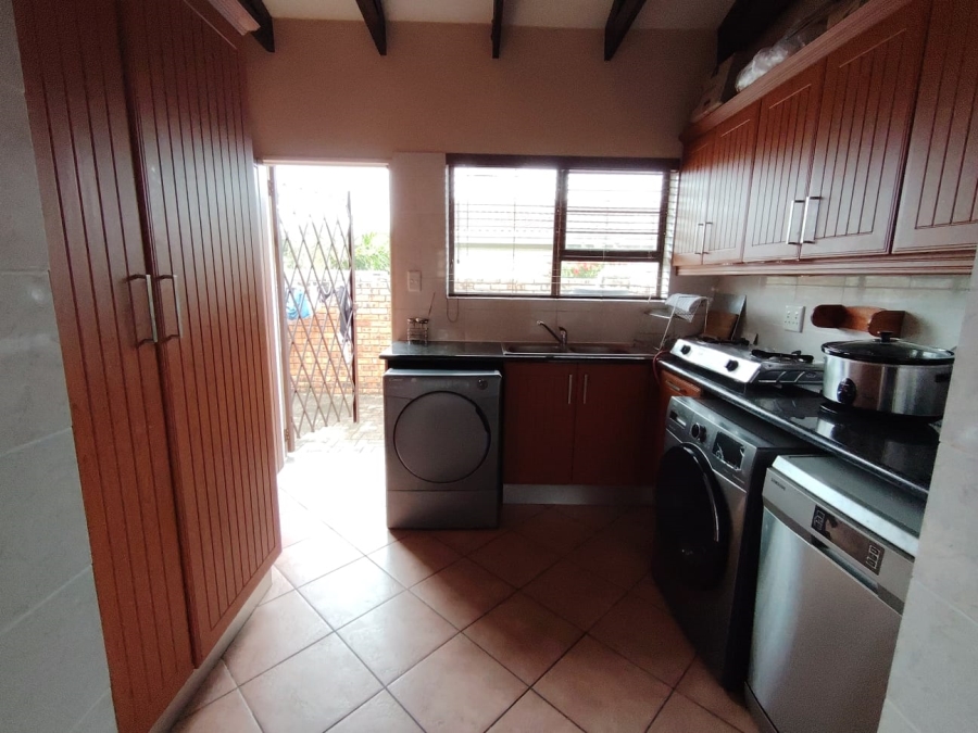 3 Bedroom Property for Sale in Uvongo KwaZulu-Natal