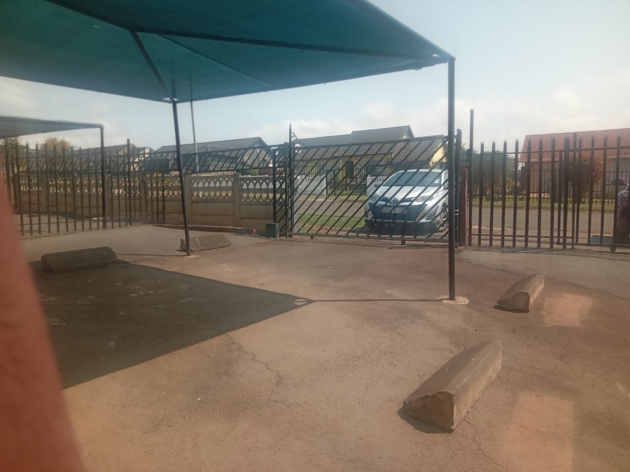 To Let 2 Bedroom Property for Rent in Scottsville KwaZulu-Natal