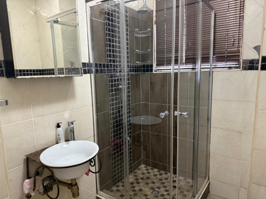 To Let 2 Bedroom Property for Rent in Scottsville KwaZulu-Natal