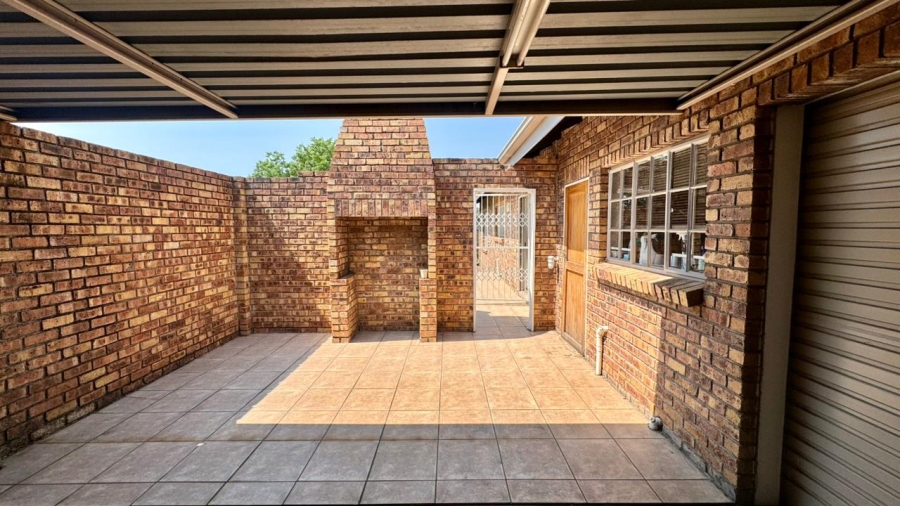 3 Bedroom Property for Sale in Huttenheights KwaZulu-Natal