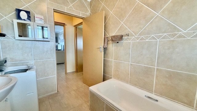 3 Bedroom Property for Sale in Uvongo KwaZulu-Natal