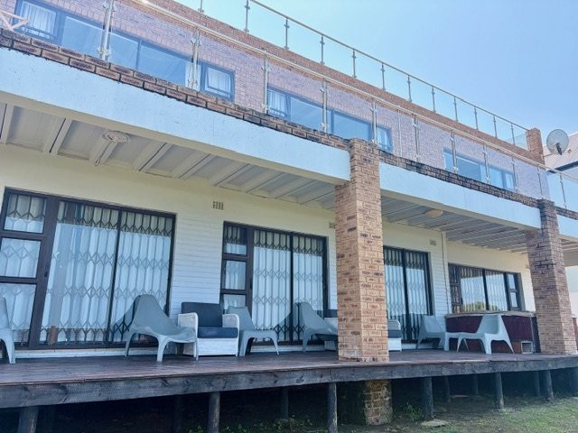 5 Bedroom Property for Sale in Uvongo KwaZulu-Natal