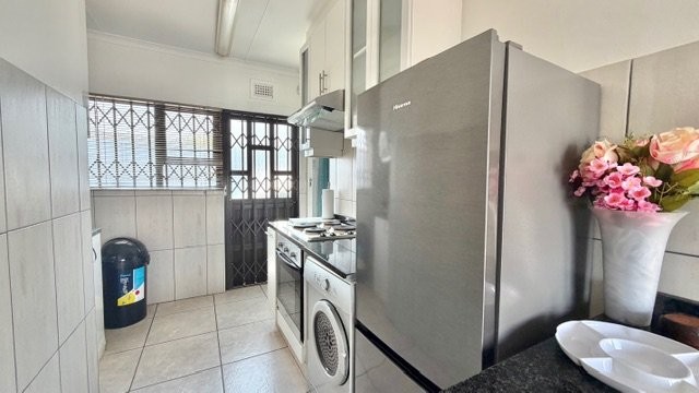 5 Bedroom Property for Sale in Uvongo KwaZulu-Natal