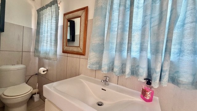 5 Bedroom Property for Sale in Uvongo KwaZulu-Natal