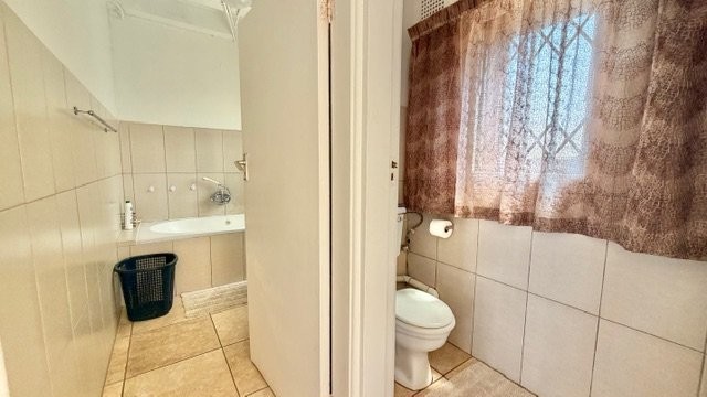 5 Bedroom Property for Sale in Uvongo KwaZulu-Natal